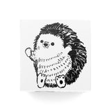 Sello de erizo del pastelero 30 x 30 mm Harry sosteniendo algo en la mano Meeko el gato pastelero con una sartén redonda de hojalata para galletas