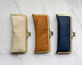 RUNO & DUNN がま口ケース 熊野筆セット モバイル チークブラシ リップブラシ シェル キャメル アイアンブルー ロンド工房 るぅの デュン がま口 姫路 レザー 革 本革 ポーチ ホワイト ブラウン ネイビー 晃祐堂 携帯用 化粧筆 メイクRONDO make poach