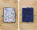 るぅの がま口ケース 熊野筆セット モバイル チークブラシ リップブラシ 猫の街 手鏡 猫の顔 ねこ ネコ 猫 がま口 ポーチ ネイビー ブルー グレー 晃祐堂 携帯用 化粧筆 メイク おしゃれ ハンドメイド カジュアル RUNO Neko cat make poach