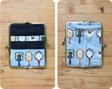 るぅの がま口ケース 熊野筆セット モバイル チークブラシ リップブラシ 猫の街 手鏡 猫の顔 ねこ ネコ 猫 がま口 ポーチ ネイビー ブルー グレー 晃祐堂 携帯用 化粧筆 メイク おしゃれ ハンドメイド カジュアル RUNO Neko cat make poach