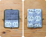 るぅの がま口ケース 熊野筆セット モバイル チークブラシ リップブラシ 猫の街 手鏡 猫の顔 ねこ ネコ 猫 がま口 ポーチ ネイビー ブルー グレー 晃祐堂 携帯用 化粧筆 メイク おしゃれ ハンドメイド カジュアル RUNO Neko cat make poach