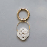 Hare Mizuhiki Hare Mizuhiki Knotenanhänger Vierblättriger Knoten Pflaumenknoten Taschenanhänger in Paulownia-Box