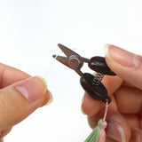 コハナ cohana sakura 春限定 豆木箱の裁縫セット さくら 45-352 豆木箱 帯留め 豆ばさみ 糸通し 糸巻き 手縫い針 裁縫セット 限定 日本製 プレゼント ギフト 手芸用品 裁縫道具 ソーイング おうち時間 かわいい おしゃれ 桜 限定色