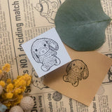 パティシエハリネズミ スタンプ 30×30mm ハリネズミのハリー 上半身 パンダのコロロ 寝転び 切り株 傘 クッキー缶 うさぎのモカ 角っこお花 うさぎ かわいい おしゃれ