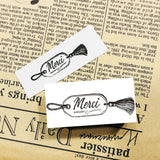 パティシエハリネズミ スタンプ 40×20mm 丸箱の蓋 メルシーのタグ パティスリー かわいい おしゃれ びっくり箱 プレゼントボックス 帽子箱 ハットボックス 飾り キーホルダー タッセル