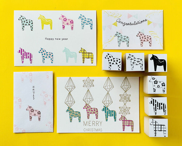 オスコラボ OSCOLABO スタンプ きせかえ ダーラナホース Dress-up Dalahäst 馬 ウマ 木馬 年賀状 お正月 干支 午 午年 ガーラント クリスマス メッセージカード はんこ 手帳 かわいい