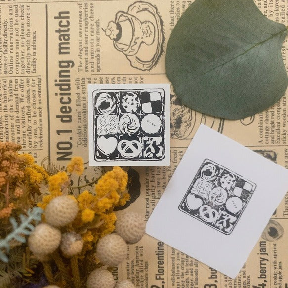 パティシエハリネズミ スタンプ 30×30mm ハリネズミのハリー 上半身 パンダのコロロ 寝転び 切り株 傘 クッキー缶 うさぎのモカ 角っこお花 うさぎ かわいい おしゃれ