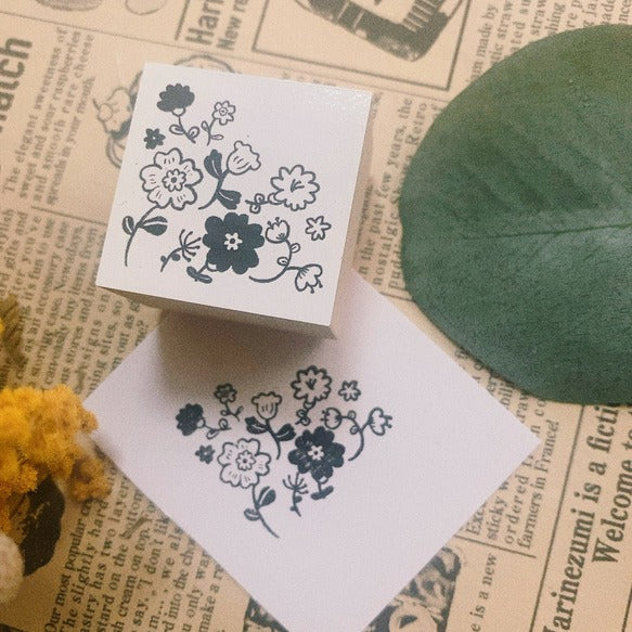 パティシエハリネズミ スタンプ 30×30mm ハリネズミのハリー 上半身 パンダのコロロ 寝転び 切り株 傘 クッキー缶 うさぎのモカ 角っこお花 うさぎ かわいい おしゃれ