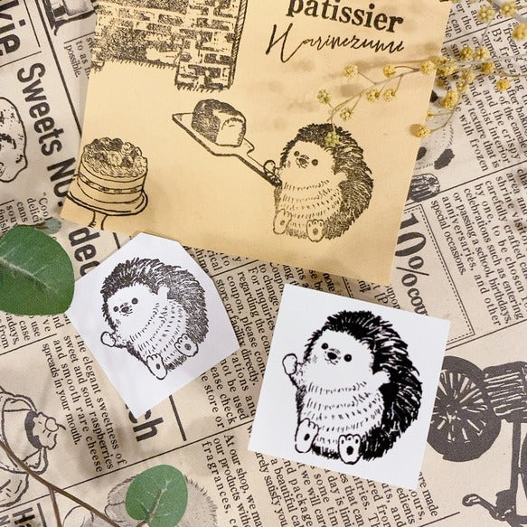 パティシエハリネズミ スタンプ 30×30mm 手に何かを持つハリー 猫のミーコ 運ぶパティシエ コロロ ハリー チップ 丸いクッキー缶 クラシック角っこお花 スキレット 丸皿 パンダ ひよこ 角