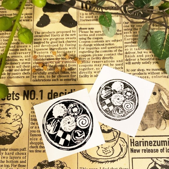 パティシエハリネズミ スタンプ 30×30mm 手に何かを持つハリー 猫のミーコ 運ぶパティシエ コロロ ハリー チップ 丸いクッキー缶 クラシック角っこお花 スキレット 丸皿 パンダ ひよこ 角