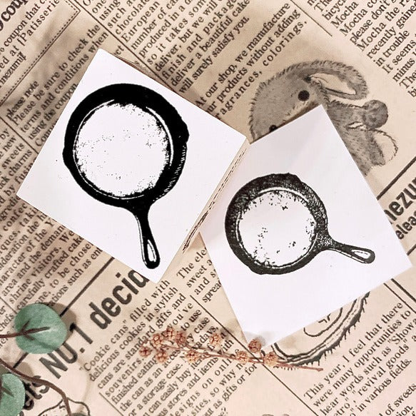 パティシエハリネズミ スタンプ 30×30mm 手に何かを持つハリー 猫のミーコ 運ぶパティシエ コロロ ハリー チップ 丸いクッキー缶 クラシック角っこお花 スキレット 丸皿 パンダ ひよこ 角