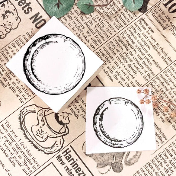 パティシエハリネズミ スタンプ 30×30mm 手に何かを持つハリー 猫のミーコ 運ぶパティシエ コロロ ハリー チップ 丸いクッキー缶 クラシック角っこお花 スキレット 丸皿 パンダ ひよこ 角